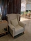 930 * 900 * 1150mm أبيض أريكة كرسي معنقدة النسيج كرسي توالت الذراع
